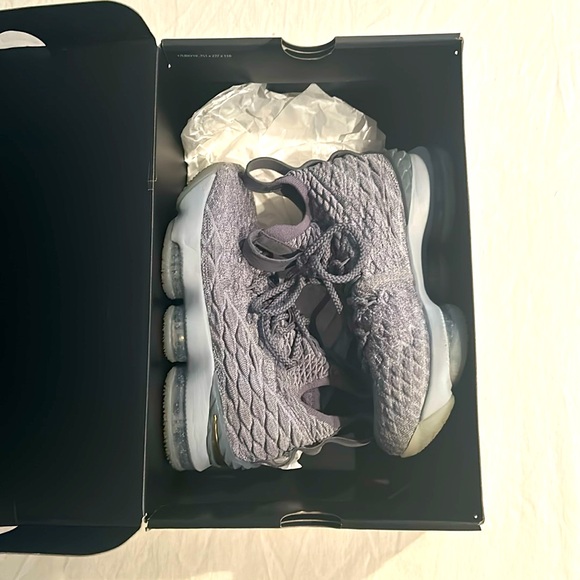 Nike LeBron 15 “City Edition” Wolf Grey/Metallic Gold Size Men 4 Youth Like new - Picture 4 of 16